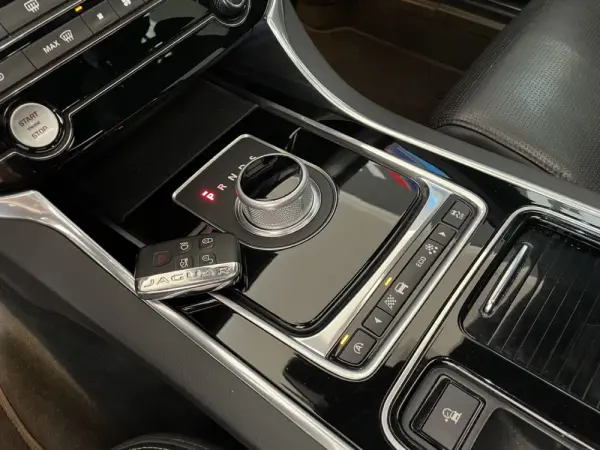 Jaguar XF 2.0 D R-Sport Aut. 18