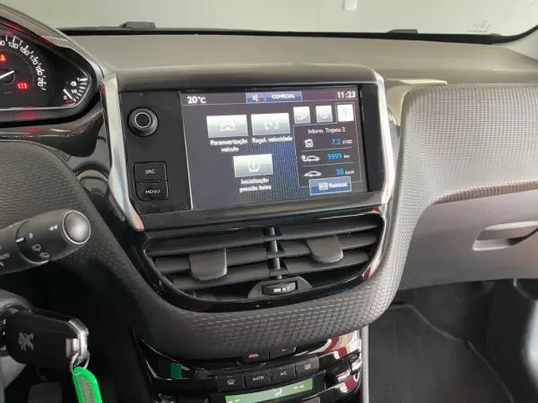 Peugeot 2008 1.2 PureTech Crossway 8