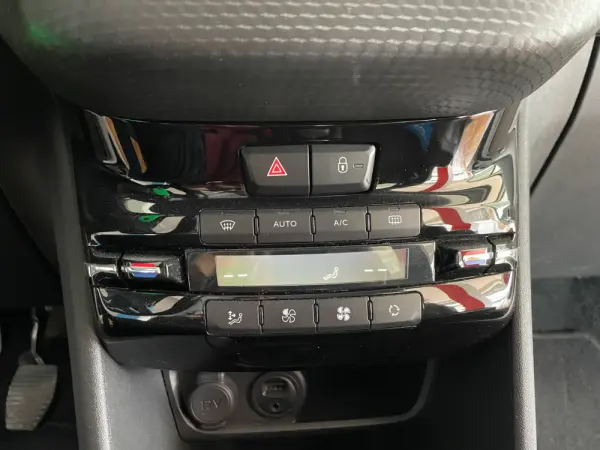 Peugeot 2008 1.2 PureTech Crossway 9