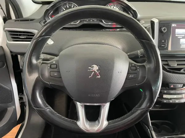 Peugeot 2008 1.2 PureTech Crossway 17