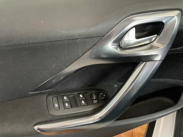 Peugeot 2008 1.2 PureTech Crossway 20