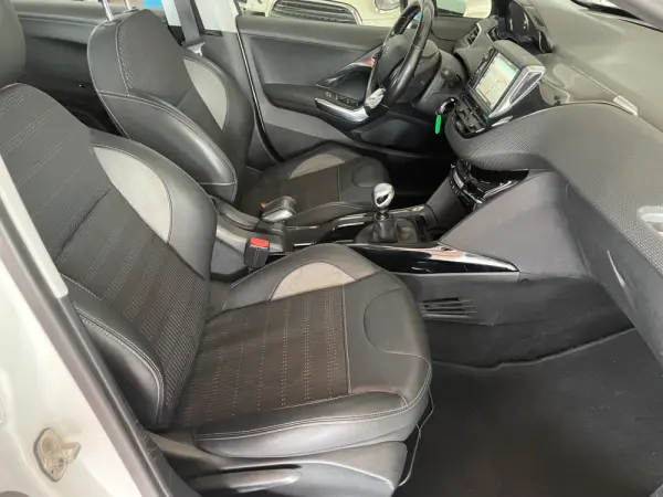 Peugeot 2008 1.2 PureTech Crossway 24