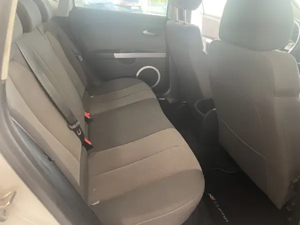 SEAT Leon 1.6 TDi Ecomotive Style by Seat Sport 27