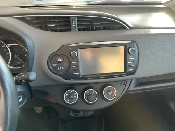 Toyota Yaris 1.0 VVT-i Comfort 11
