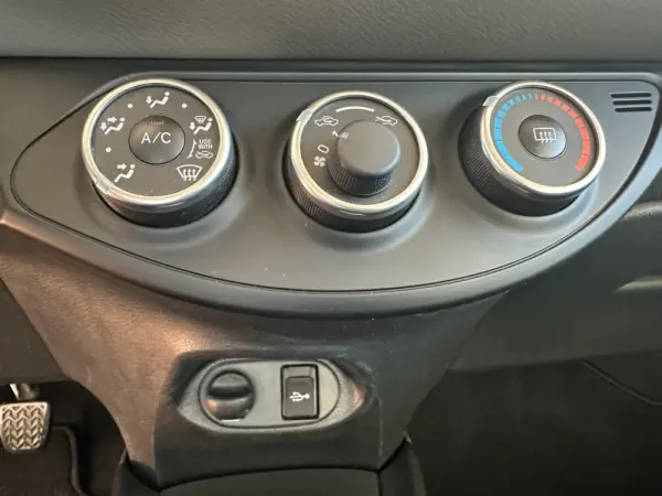 Toyota Yaris 1.0 VVT-i Comfort 15