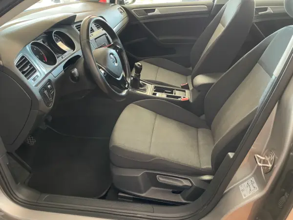 Volkswagen Golf 1.6 TDi Highline 9