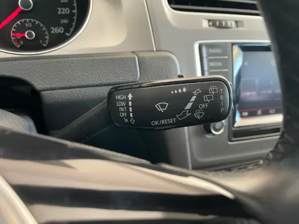 Volkswagen Golf 1.6 TDi Highline 14