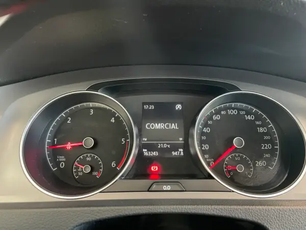 Volkswagen Golf 1.6 TDi Highline 17