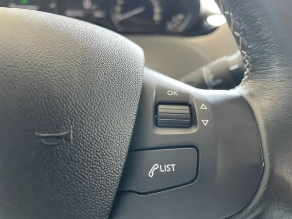 Peugeot 208 1.2 PureTech Allure EAT6 19
