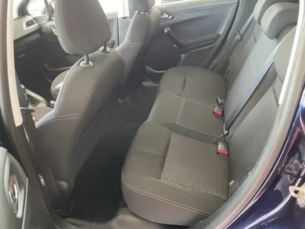 Peugeot 208 1.2 PureTech Allure EAT6 23