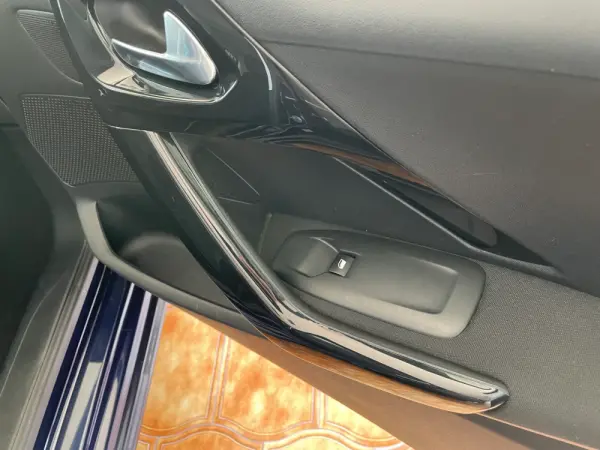 Peugeot 208 1.2 PureTech Allure EAT6 27