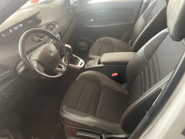 Renault Grand Scénic 1.5 dCi Bose Edition EDC SS 9