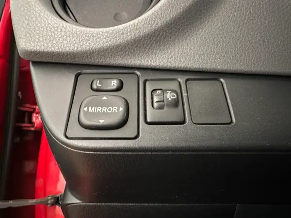 Toyota Yaris 1.0 VVT-i Comfort 11