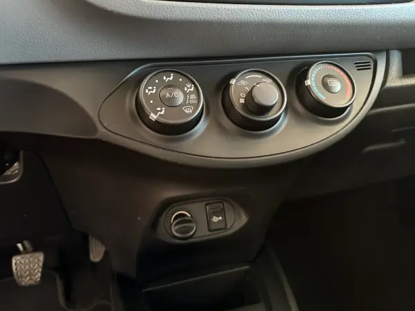 Toyota Yaris 1.0 VVT-i Comfort 13