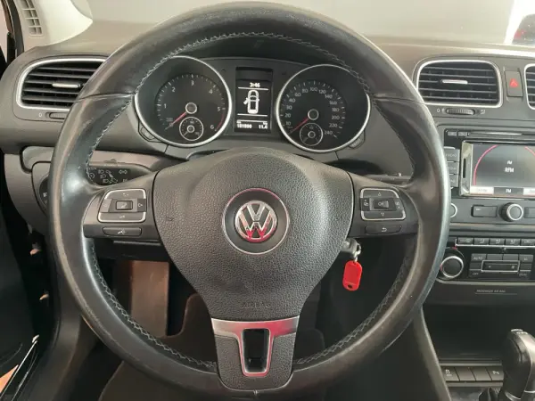 Volkswagen Golf 1.6 TDi Confortline DSG 21