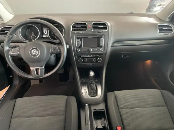 Volkswagen Golf 1.6 TDi Confortline DSG 23