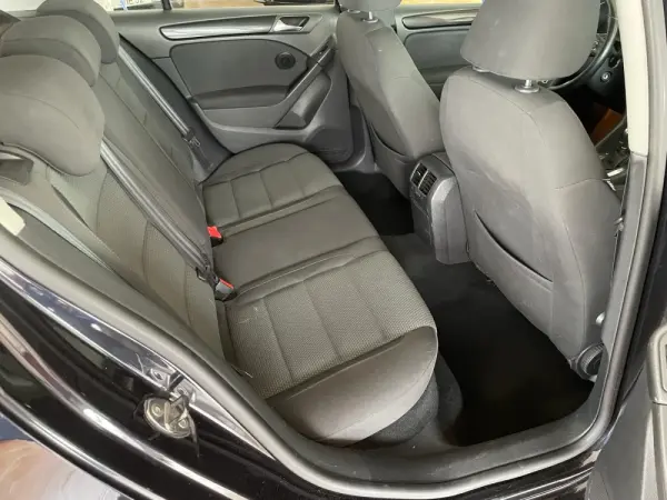 Volkswagen Golf 1.6 TDi Confortline DSG 27