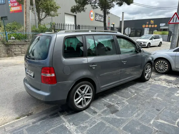 Volkswagen Touran 2.0 TDi Highline 7L 4