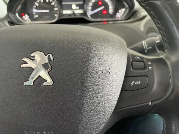 Peugeot 2008 1.2 PureTech Crossway 12