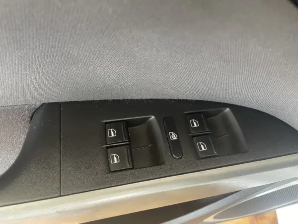 SEAT Leon 1.6 TDi Ecomotive Style by Seat Sport 11