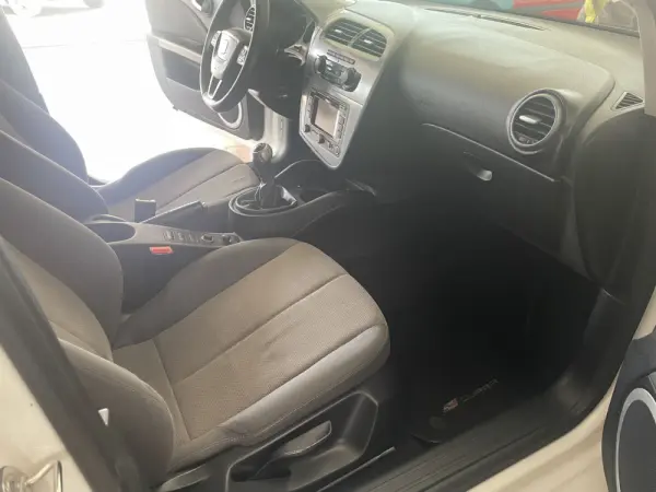 SEAT Leon 1.6 TDi Ecomotive Style by Seat Sport 28