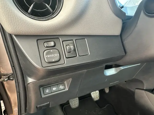 Toyota Yaris 1.0 VVT-i Comfort 10