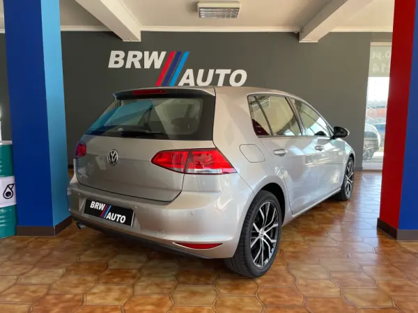 Volkswagen Golf 1.6 TDi Highline 5