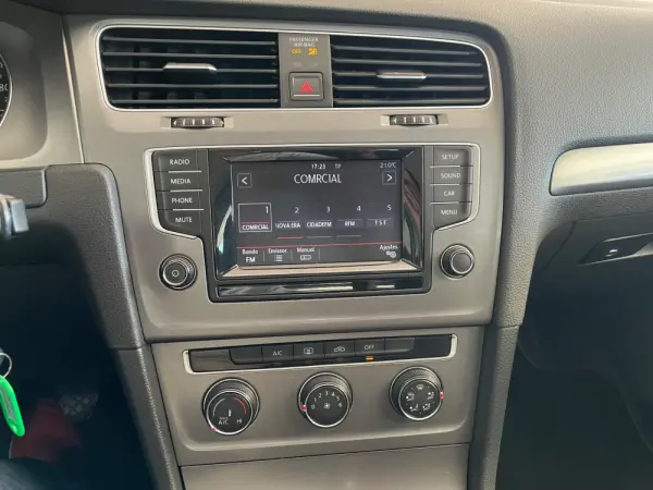 Volkswagen Golf 1.6 TDi Highline 12