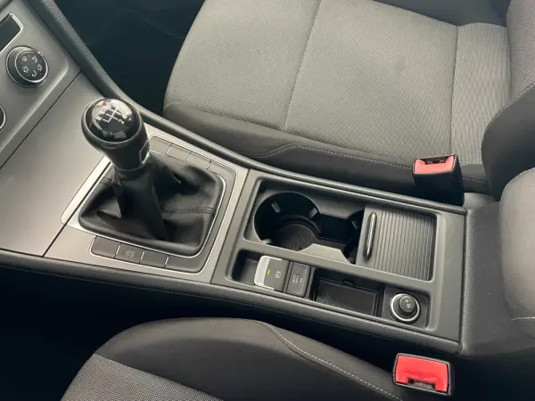 Volkswagen Golf 1.6 TDi Highline 13