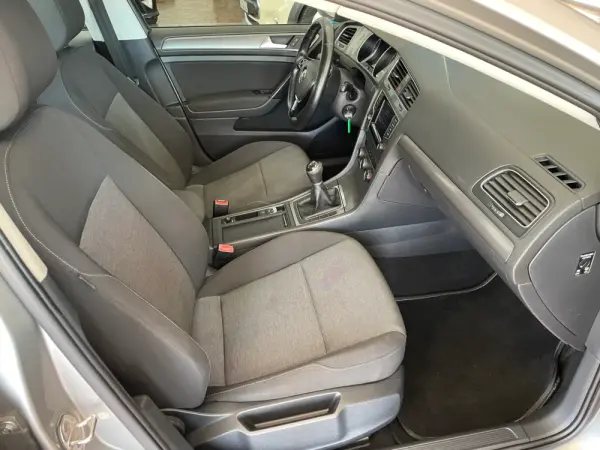 Volkswagen Golf 1.6 TDi Highline 22