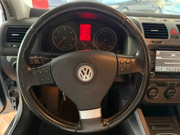 Volkswagen Golf 1.6 TDi Confortline 15