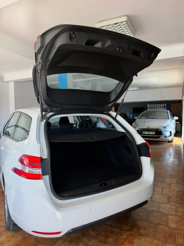 Peugeot 308 SW BlueHDi 100 Stop & Start Nível 1 Business-Line 17