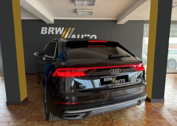 Audi Q8 55 TFSIe quattro Tiptronic 5
