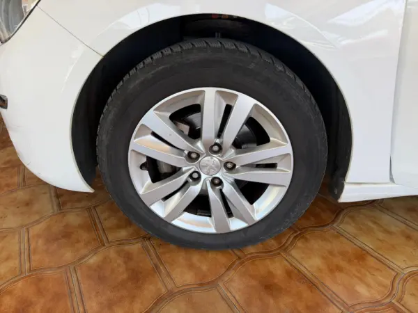 Peugeot 308 SW BlueHDi 100 Stop & Start Nível 1 Business-Line 8