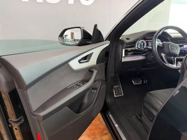 Audi Q8 55 TFSIe quattro Tiptronic 29
