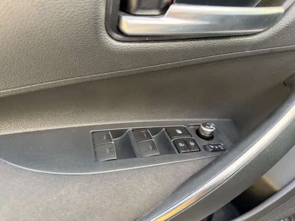 Toyota Corolla 1.8 Hybrid Exclusive 3