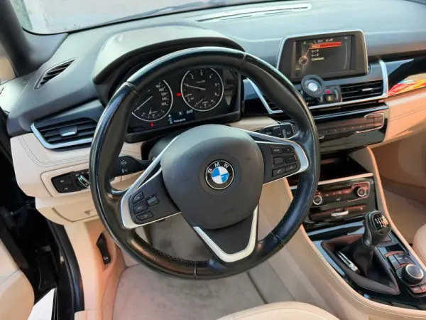 BMW 216 Active Tourer d Line Luxury 12