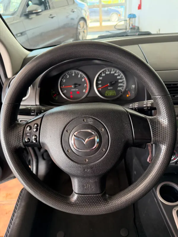 Mazda 2 1.25 Exclusive 11