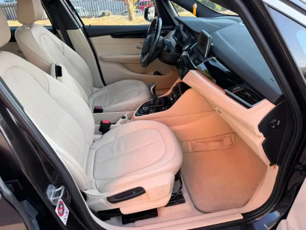 BMW 216 Active Tourer d Line Luxury 9
