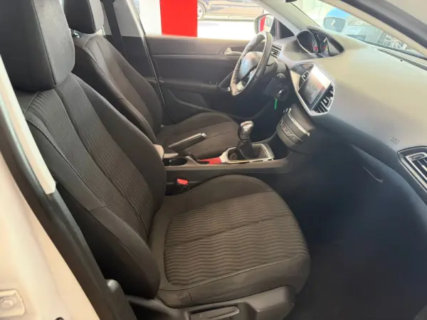 Peugeot 308 SW BlueHDi 100 Stop & Start Nível 1 Business-Line 21