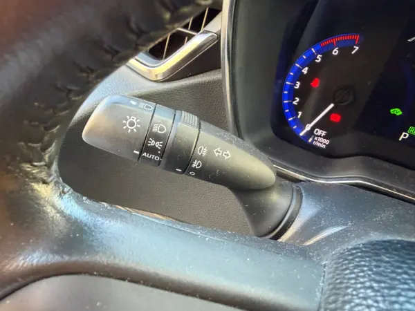 Toyota Corolla 1.8 Hybrid Exclusive 12