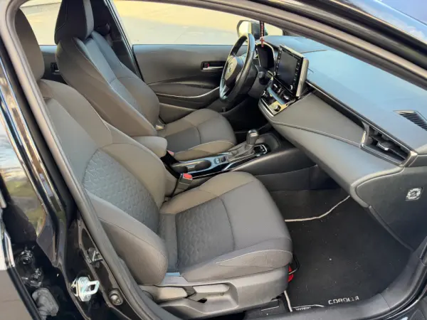 Toyota Corolla 1.8 Hybrid Exclusive 17