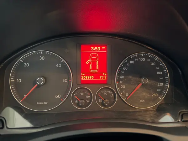 Volkswagen Golf 1.6 TDi Confortline 12