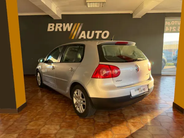 Volkswagen Golf 1.6 TDi Confortline 3