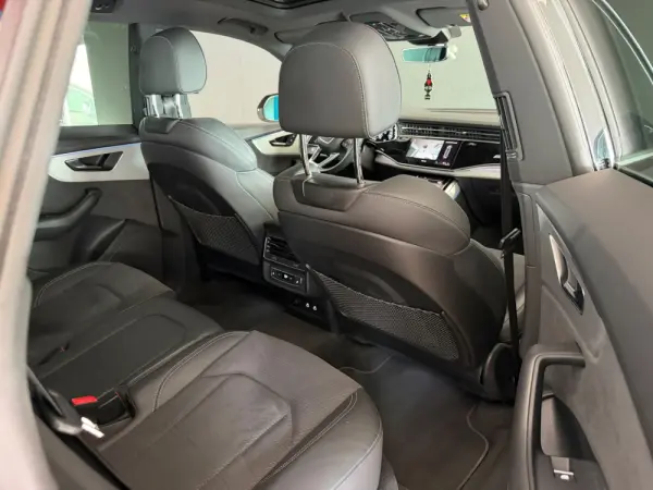 Audi Q8 55 TFSIe quattro Tiptronic 23
