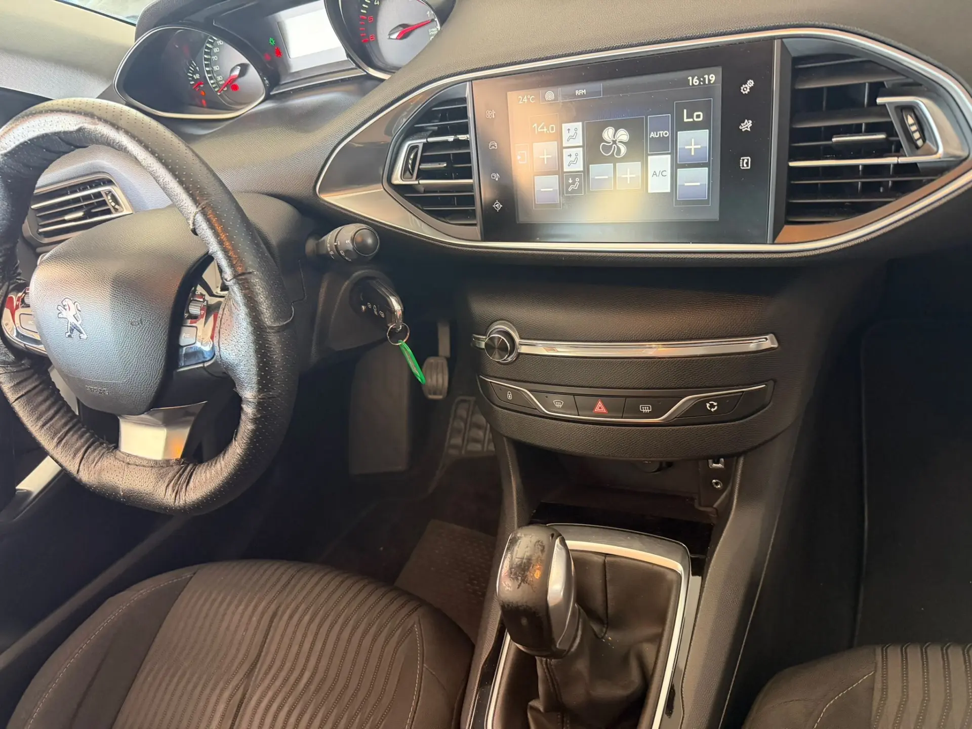 Peugeot 308 SW BlueHDi 100 Stop & Start Nível 1 Business-Line 12