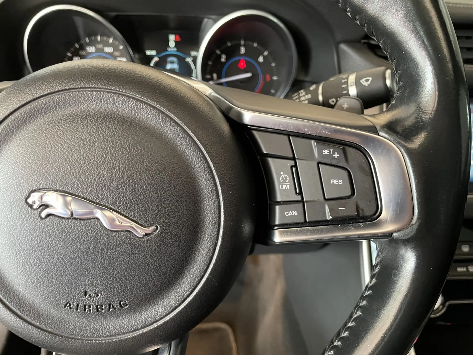 Jaguar XF 2.0 D R-Sport Aut. 24