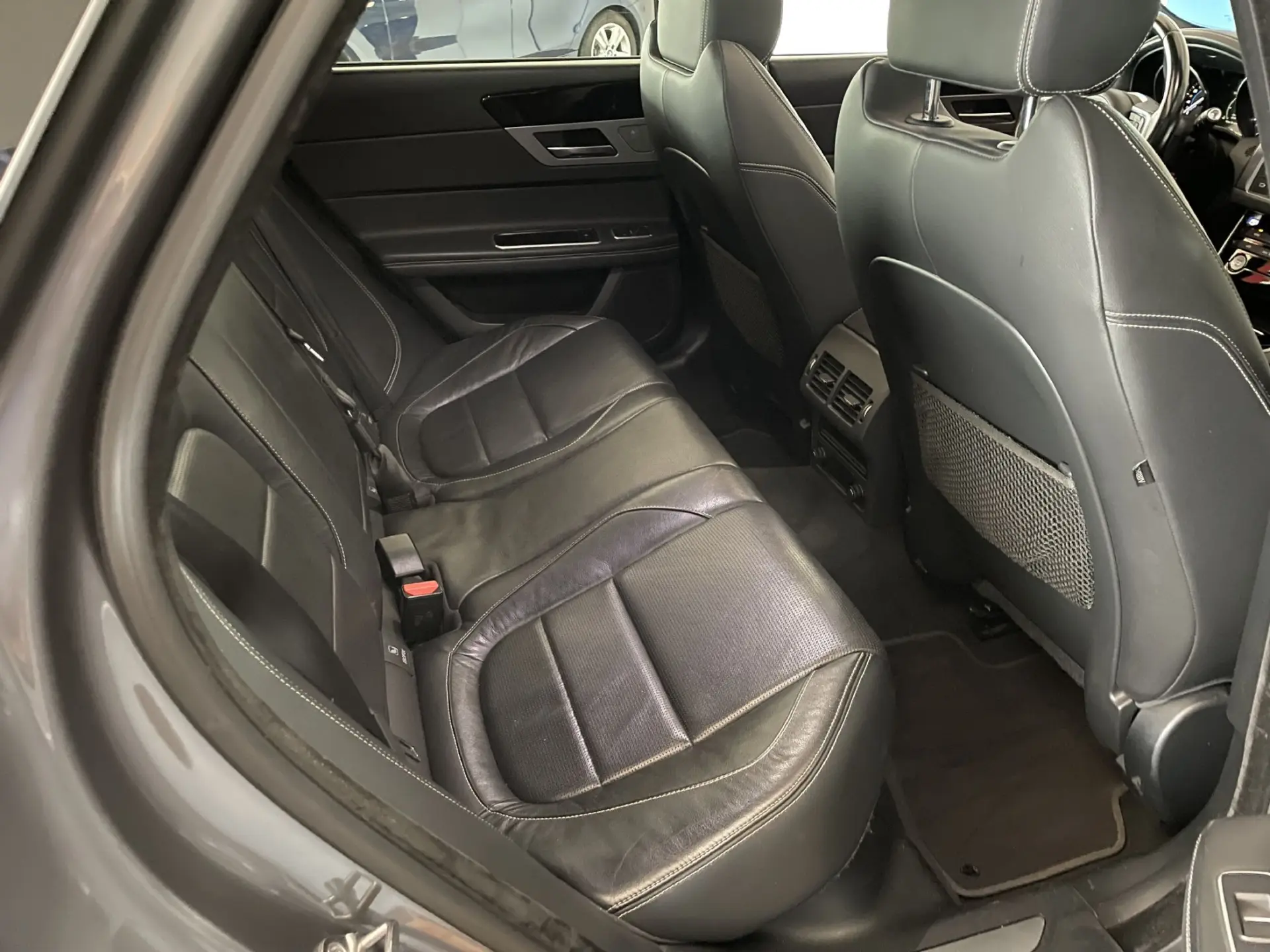 Jaguar XF 2.0 D R-Sport Aut. 37