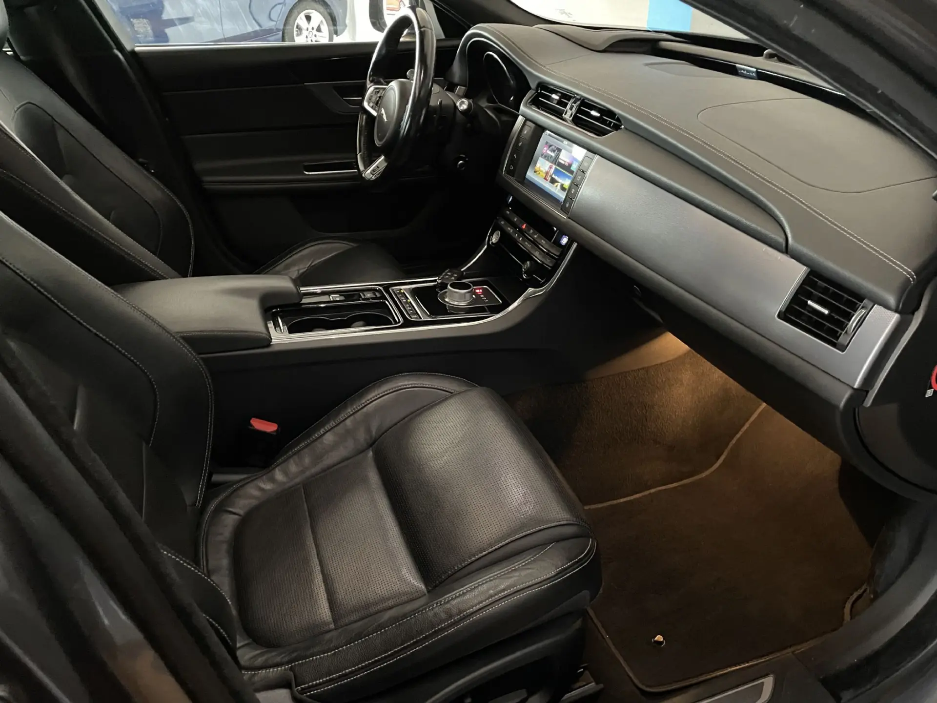 Jaguar XF 2.0 D R-Sport Aut. 42