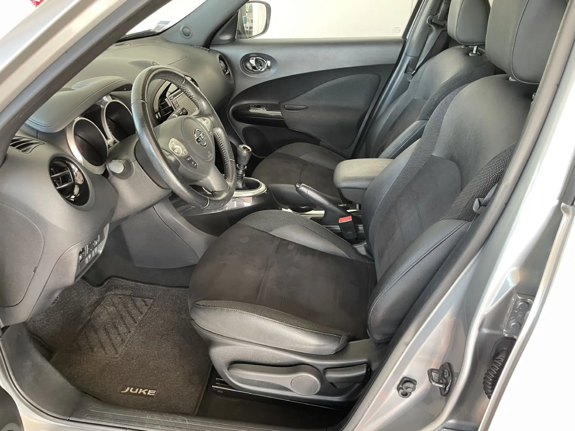 Nissan Juke 1.5 dCi Tekna Pack Exterior 2 Black Tokyo 9